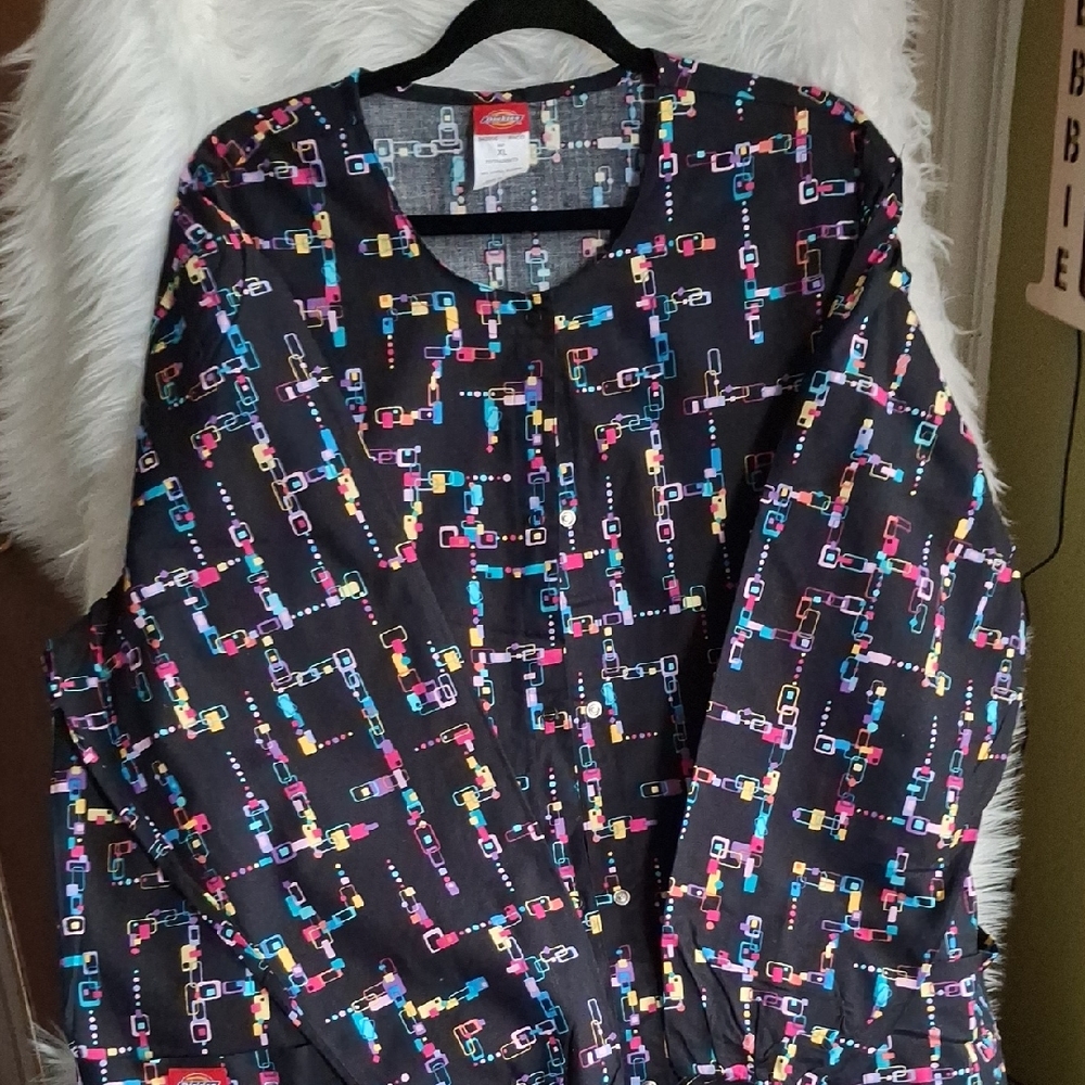 Dickies Black Top with Colorful Geometric Print